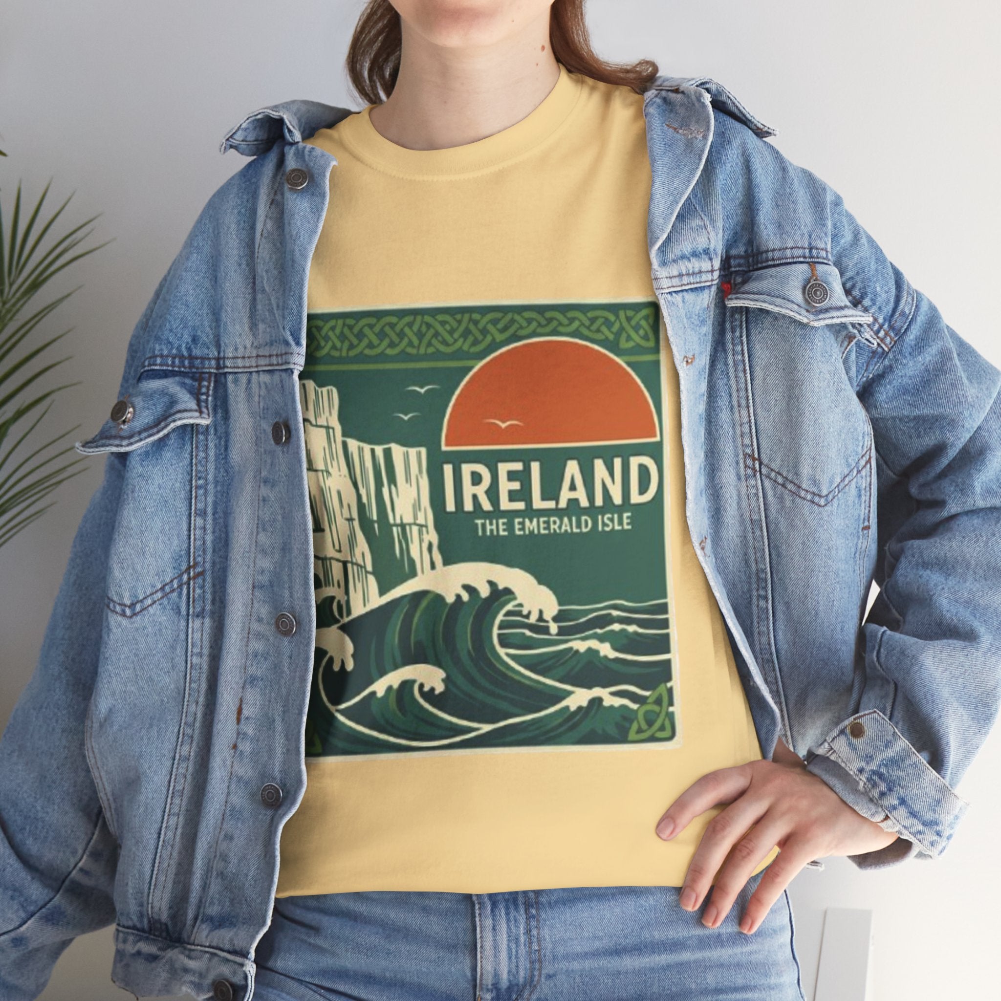 Ireland Vintage Travel Tee — 'Ireland The Emerald Isle' Graphic T‑Shirt