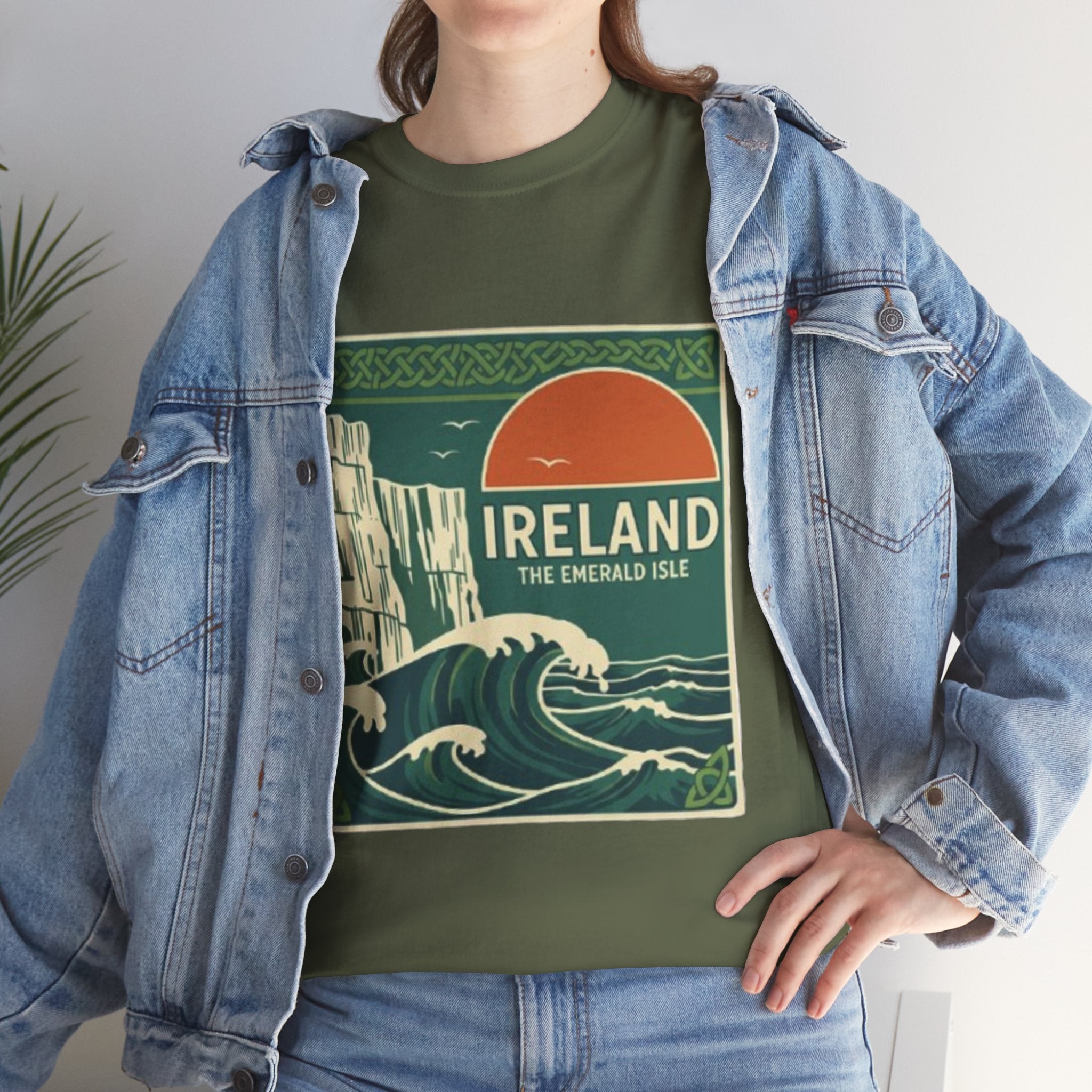 Ireland Vintage Travel Tee — 'Ireland The Emerald Isle' Graphic T‑Shirt